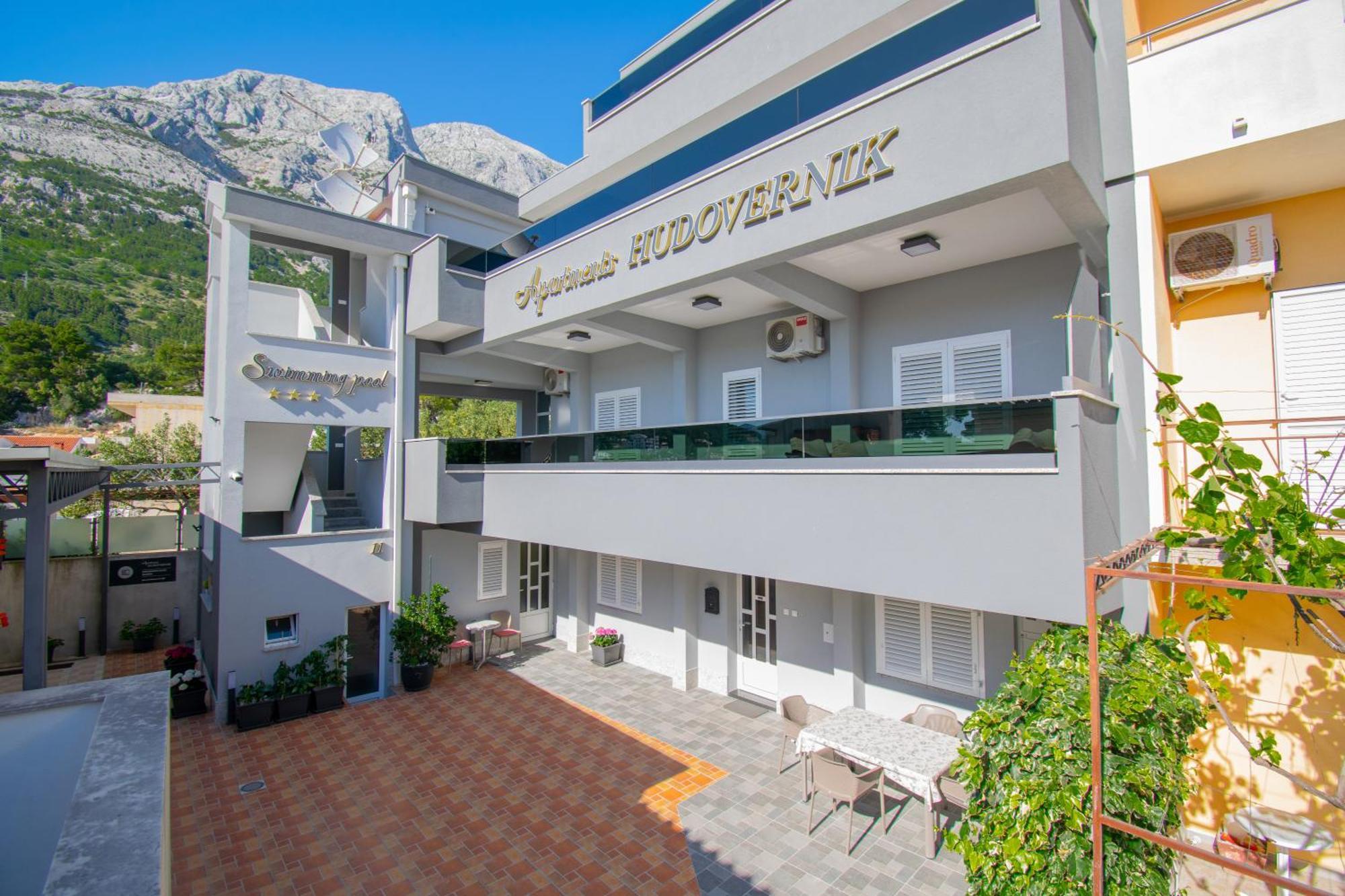 Apartments Hudovernik Baska Voda Bagian luar foto