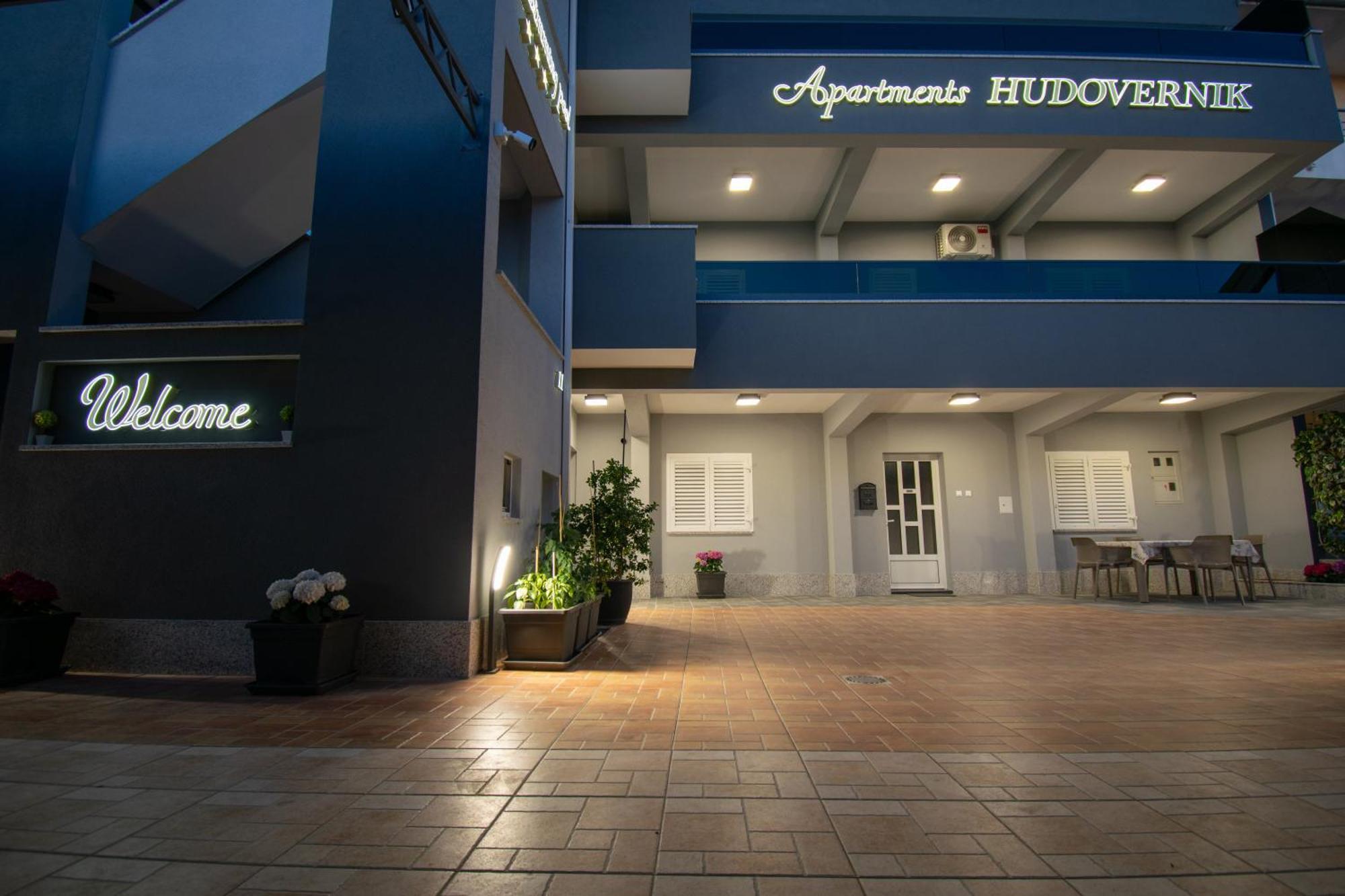 Apartments Hudovernik Baska Voda Bagian luar foto