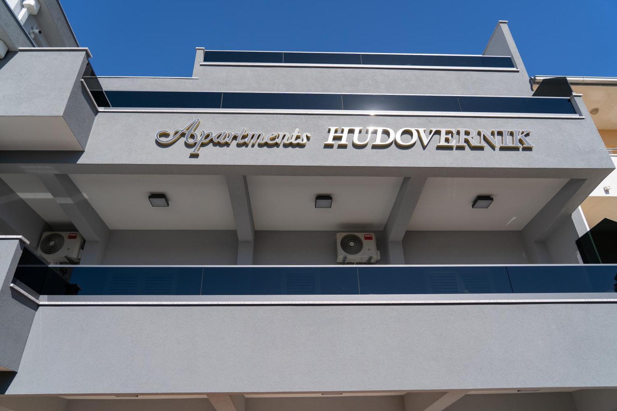Apartments Hudovernik Baska Voda Bagian luar foto