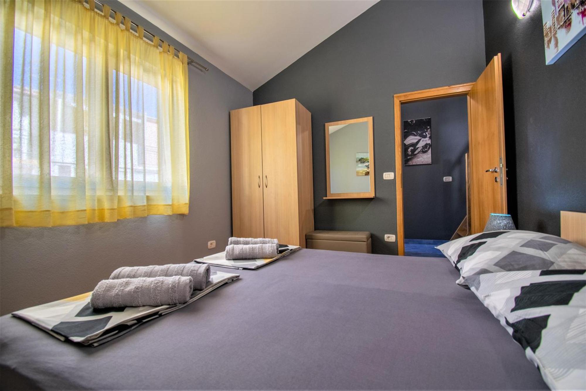 Apartments Hudovernik Baska Voda Bagian luar foto