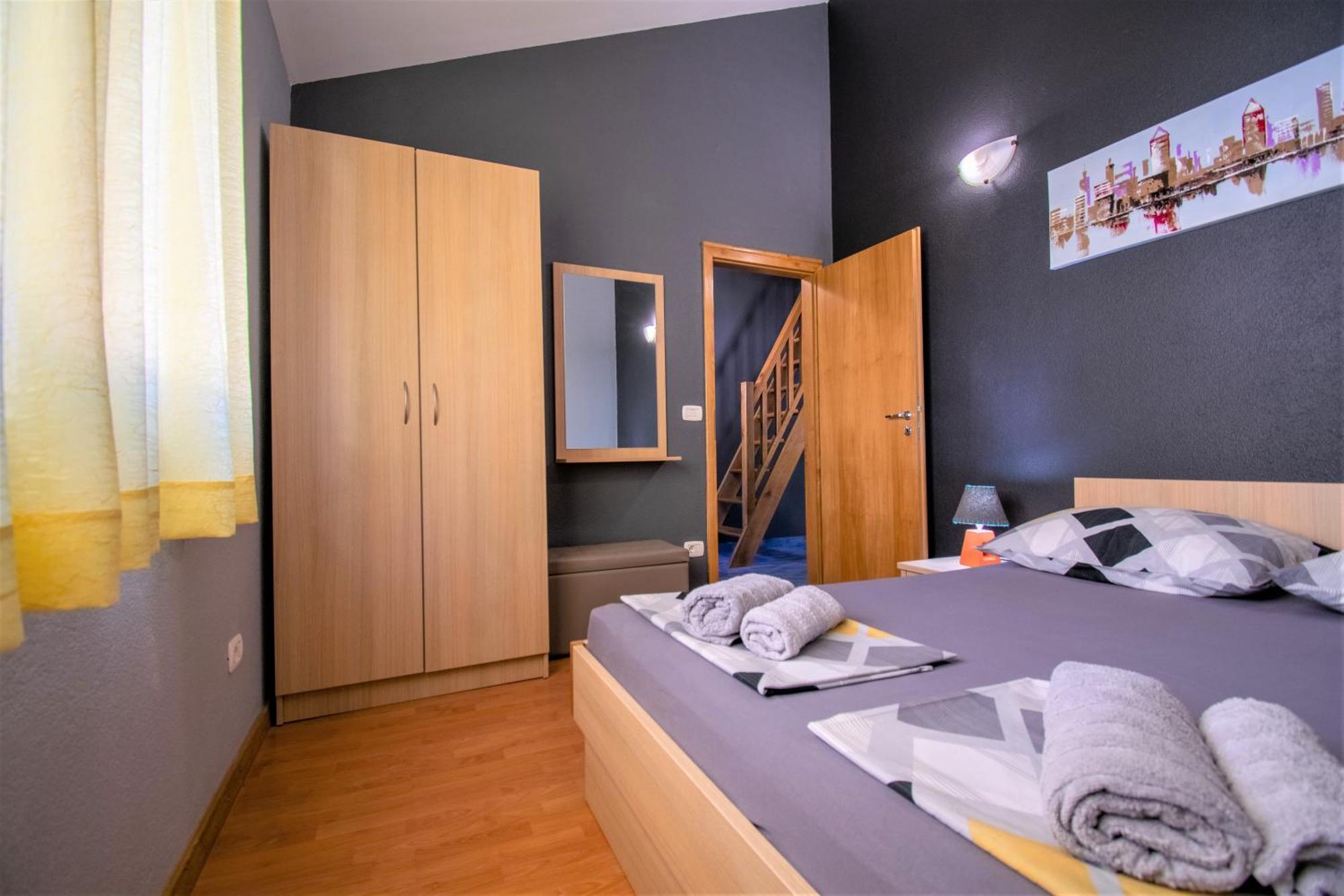 Apartments Hudovernik Baska Voda Bagian luar foto