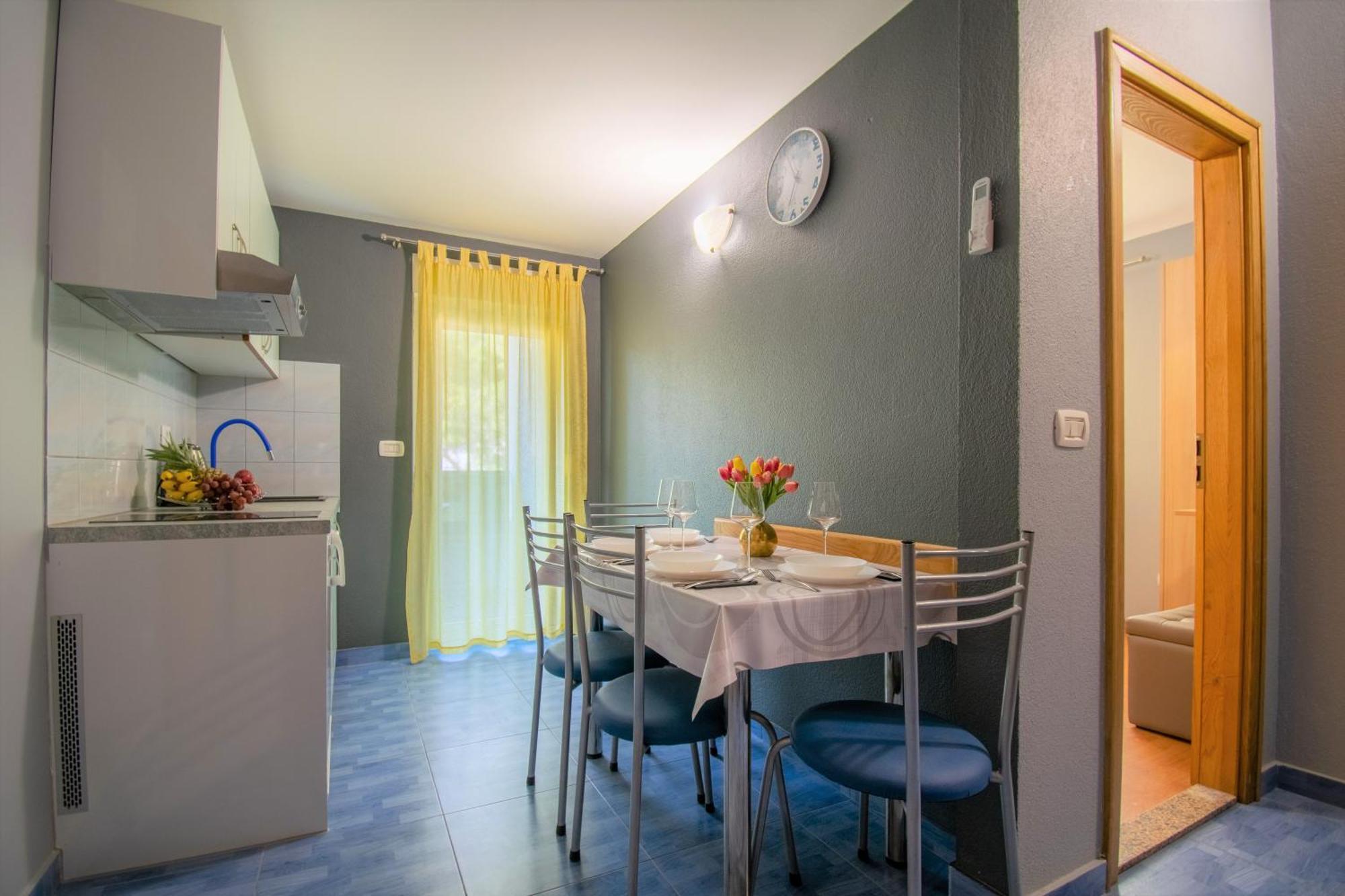 Apartments Hudovernik Baska Voda Bagian luar foto