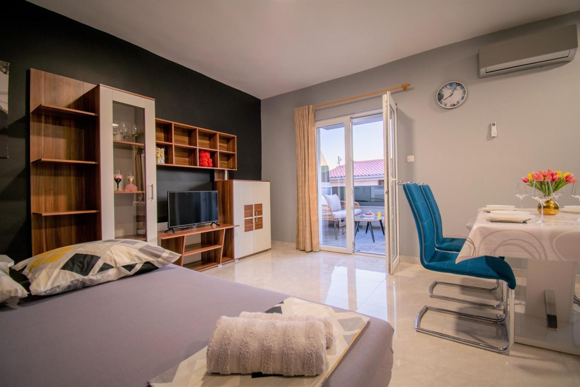 Apartments Hudovernik Baska Voda Bagian luar foto